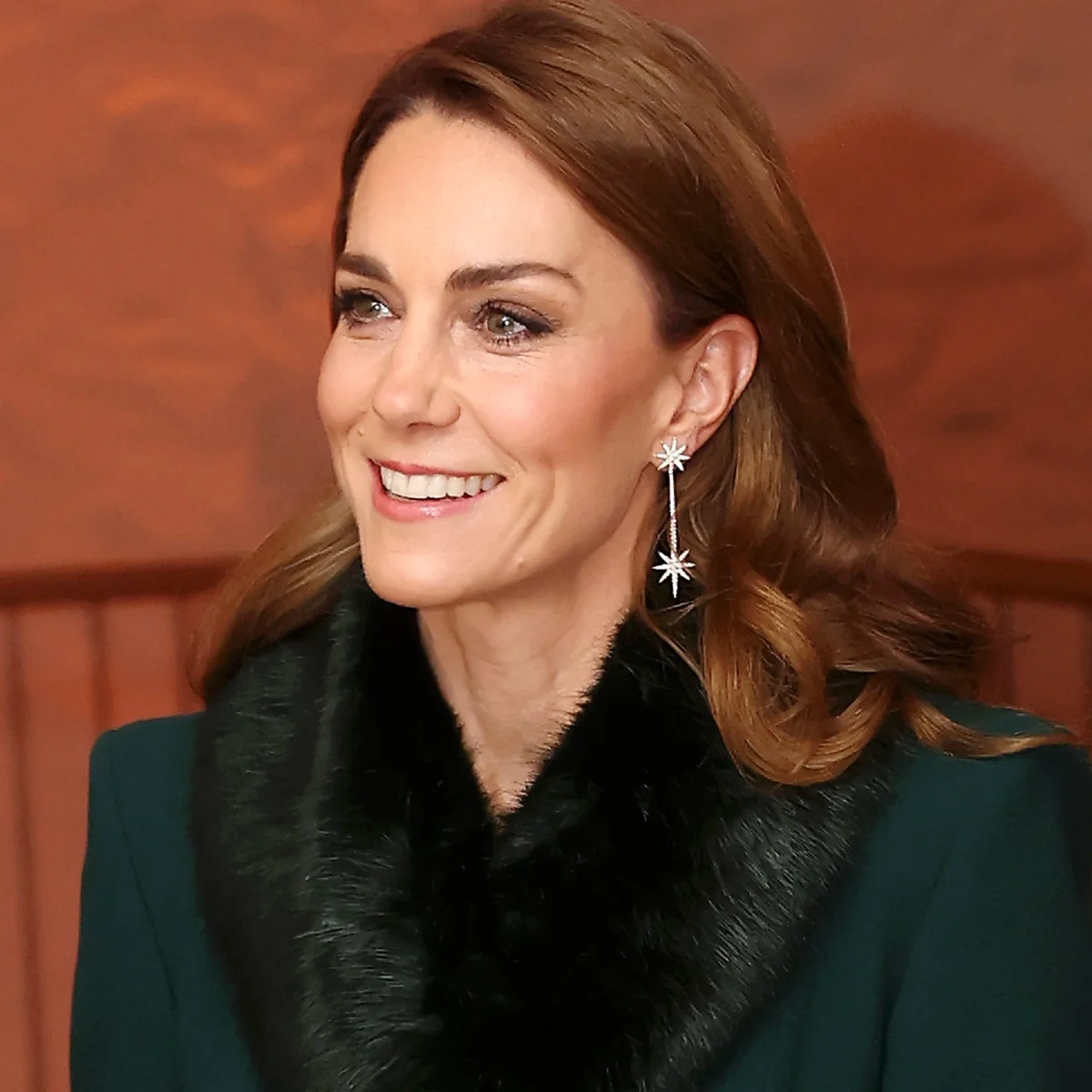 44歳を迎えるキャサリン皇太子妃、世論調査で「最も人気のある英王室の一員」に選ばれる。自らスタイリングする優雅なファッションも影響あり？