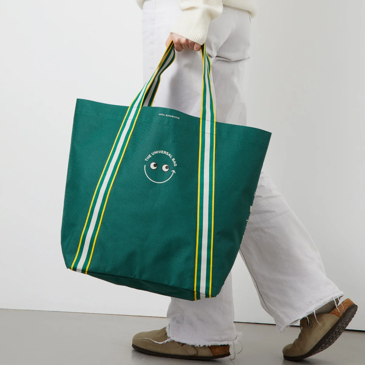 ナショナル麻布限定！ 【アニヤ・ハインドマーチ】の「ユニバーサル バッグ」が日本で初展開