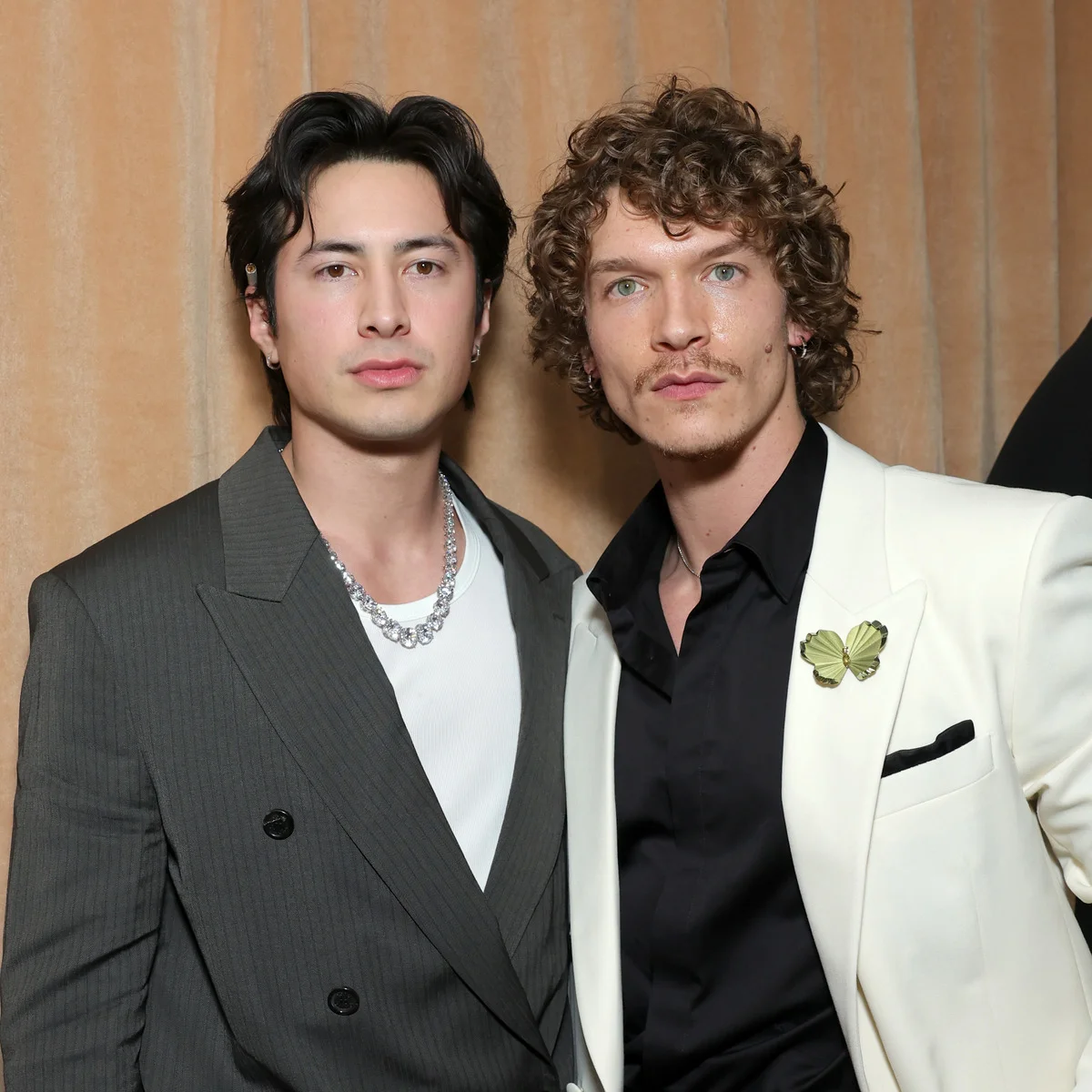 文化現象となった大人気BLドラマ『Heated Rivalry』のハドソン・ウィリアムズとコナー・ストーリーが、冬季オリンピックの聖火ランナーとして登場！