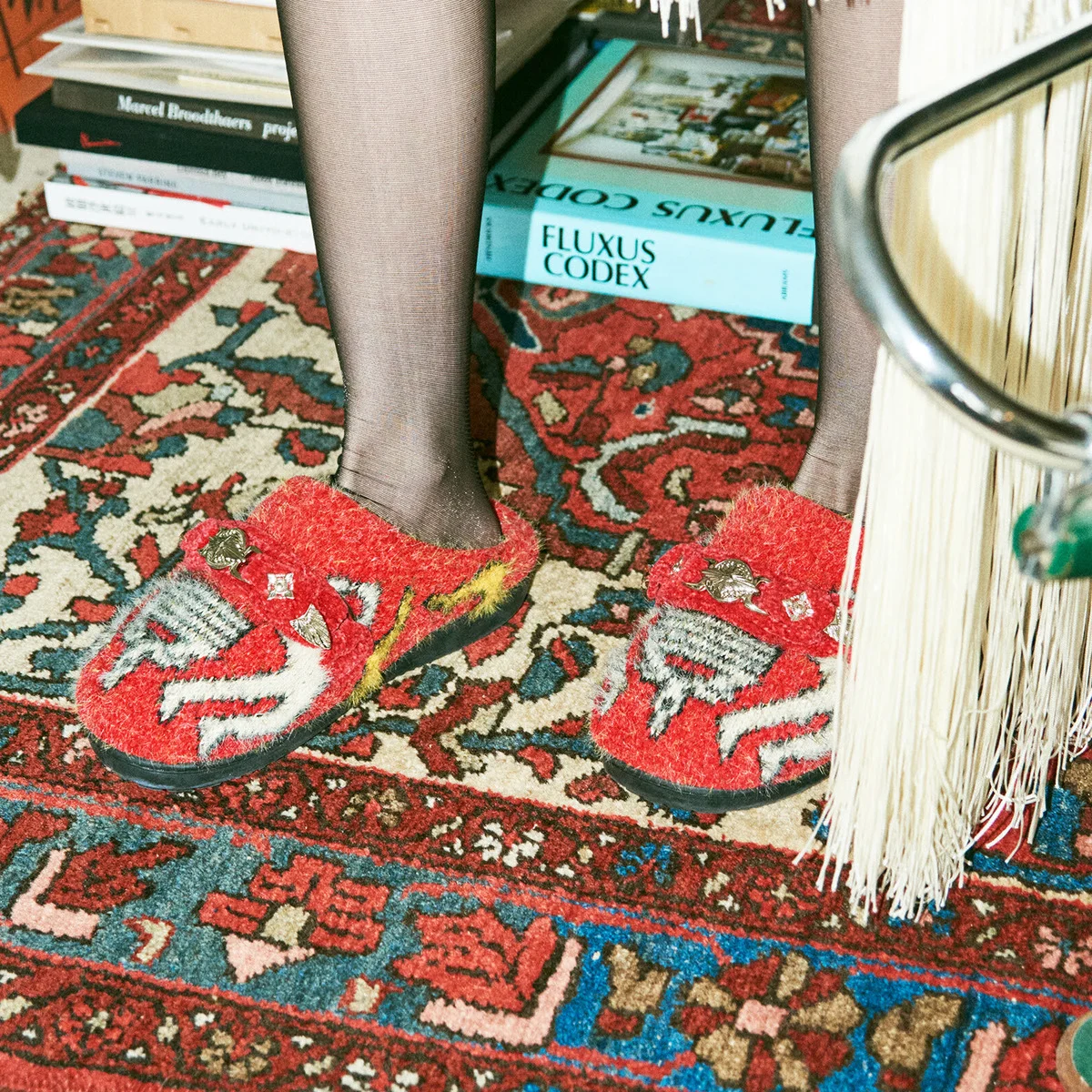 【トーガ】×【スブ】初のコラボレーション！ ポップなニットサンダルをローンチ 