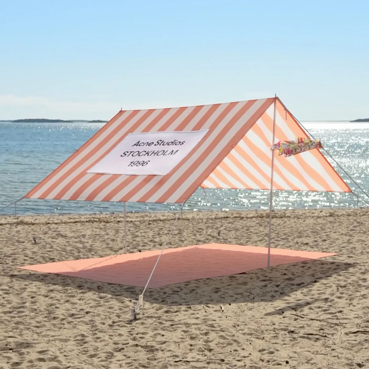 【アクネ ストゥディオズ】より、夏を彩るプレイフルな2025年春夏カプセルコレクションが登場