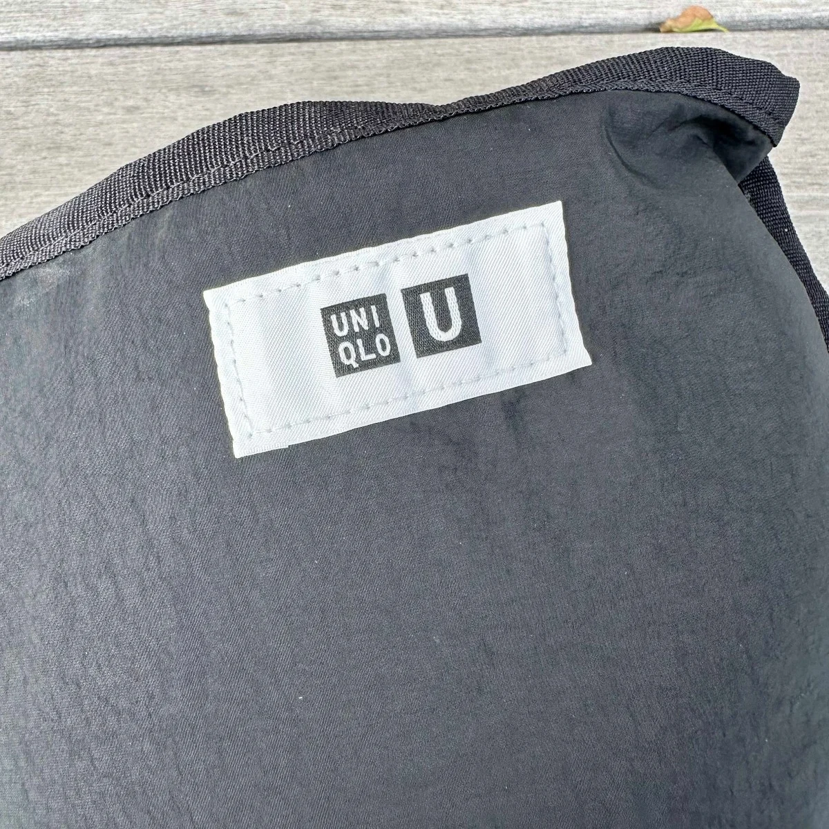 【ユニクロ ユー】大容量で折りたためる。日常にも旅にも便利なショルダーバッグを見つけた