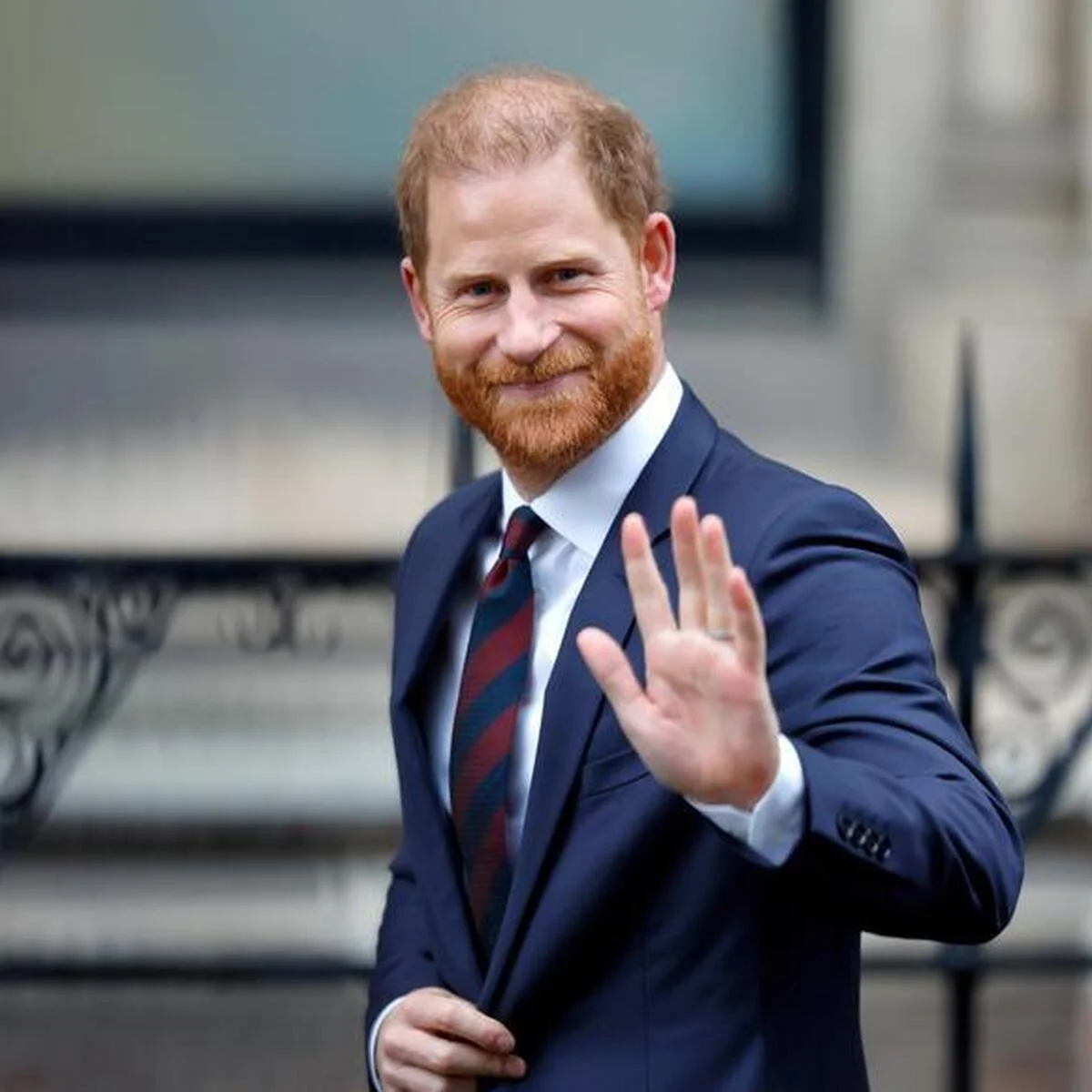 ヘンリー王子、裁判で涙ながらに「妻の人生をも不幸なものにした」と語る。証人陳述書では、ウィリアム皇太子やキャサリン皇太子妃の名を挙げる