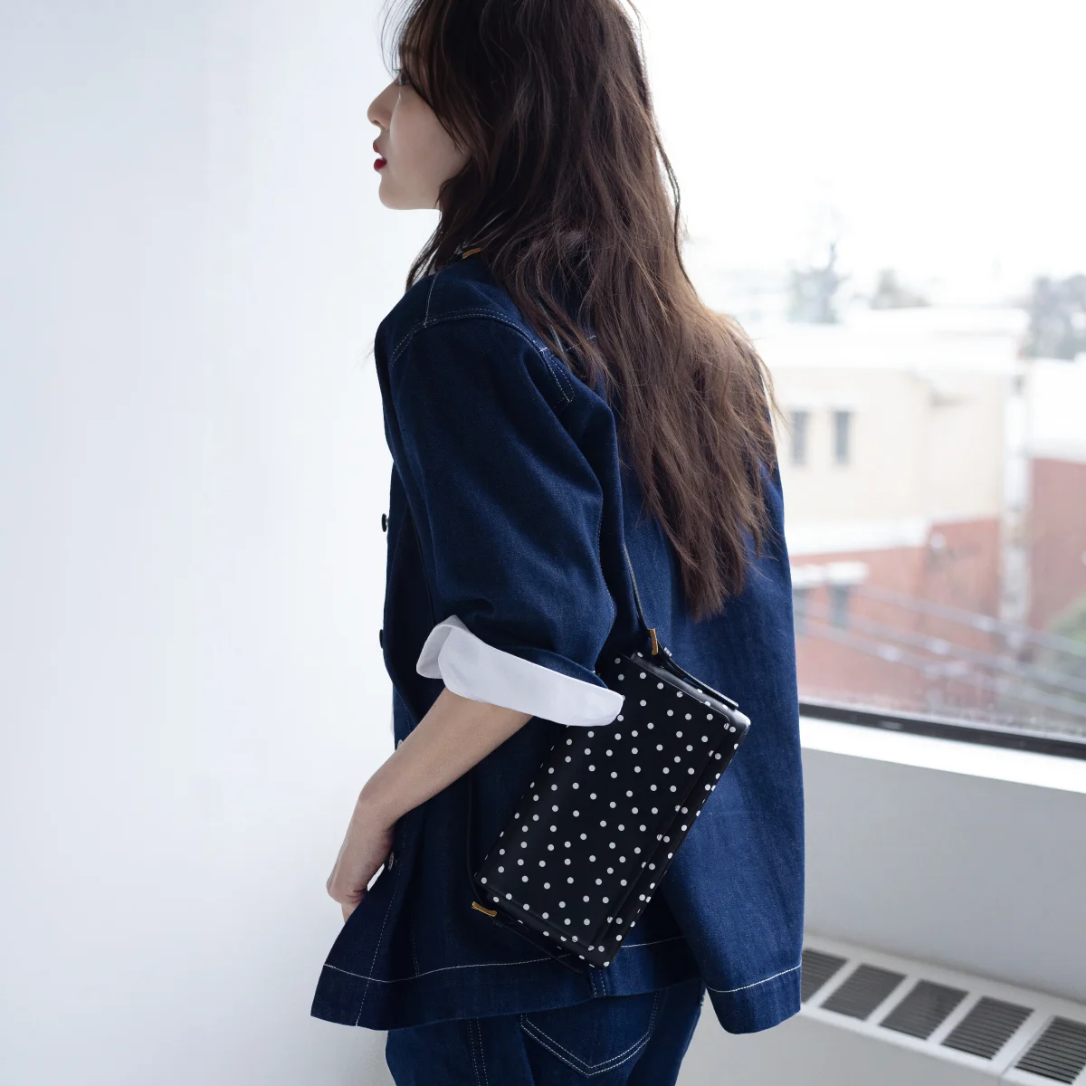 内田理央が出会う春のアニエスベー「by R」限定コレクション