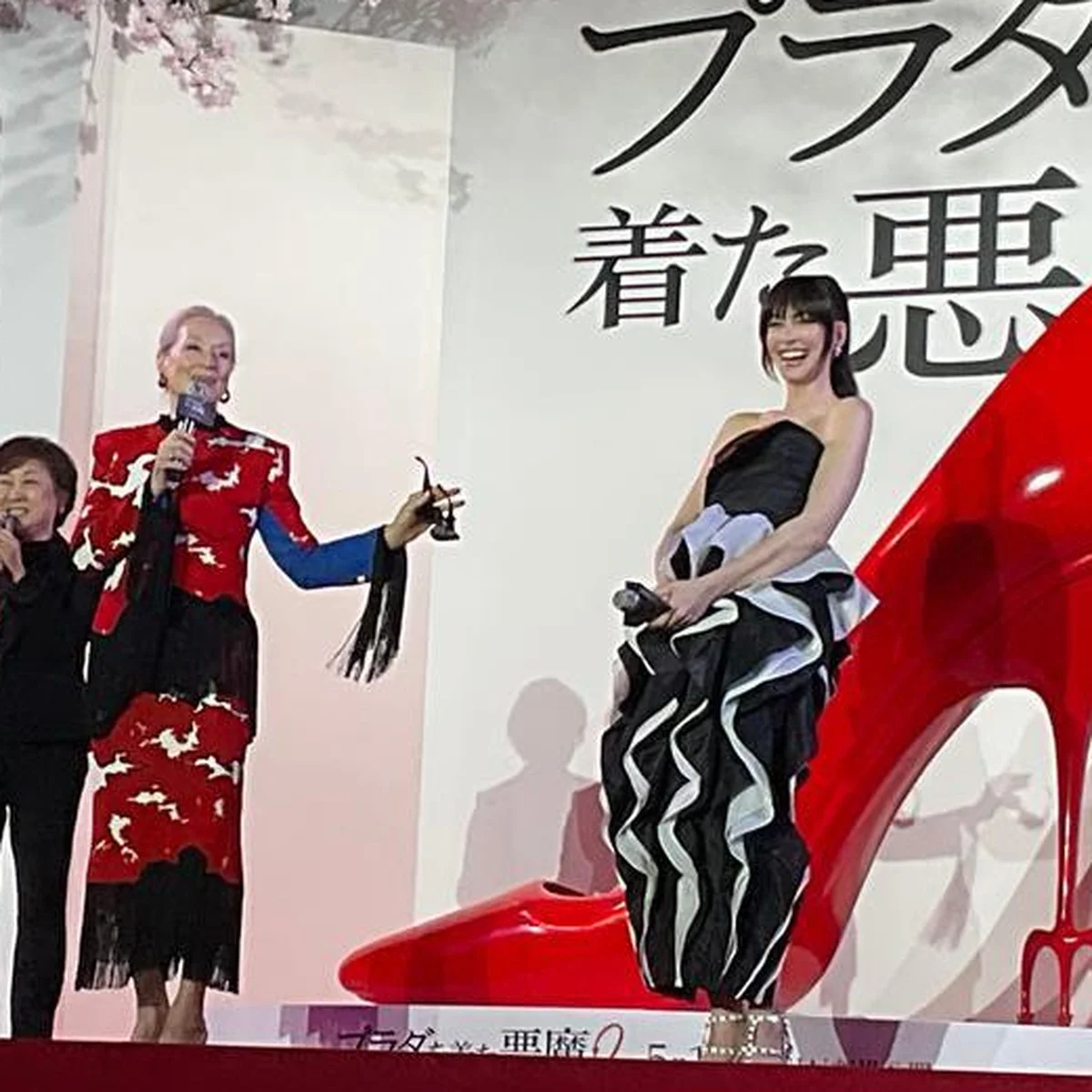 貴重な２ショット来日！映画『プラダを着た悪魔２』メリル・ストリープとアン・ハサウェイがイベントに登場！ 20年ぶりにあの決め台詞を再現！