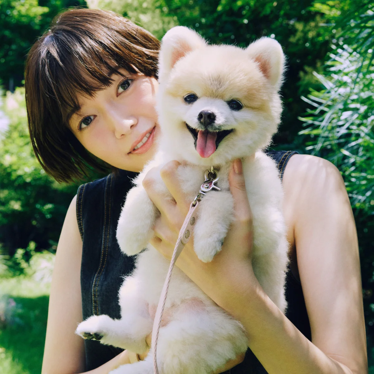 佐藤栞里と愛犬・はな。「この子のお母さんになりたいと思った。シニアになっても可愛い娘」