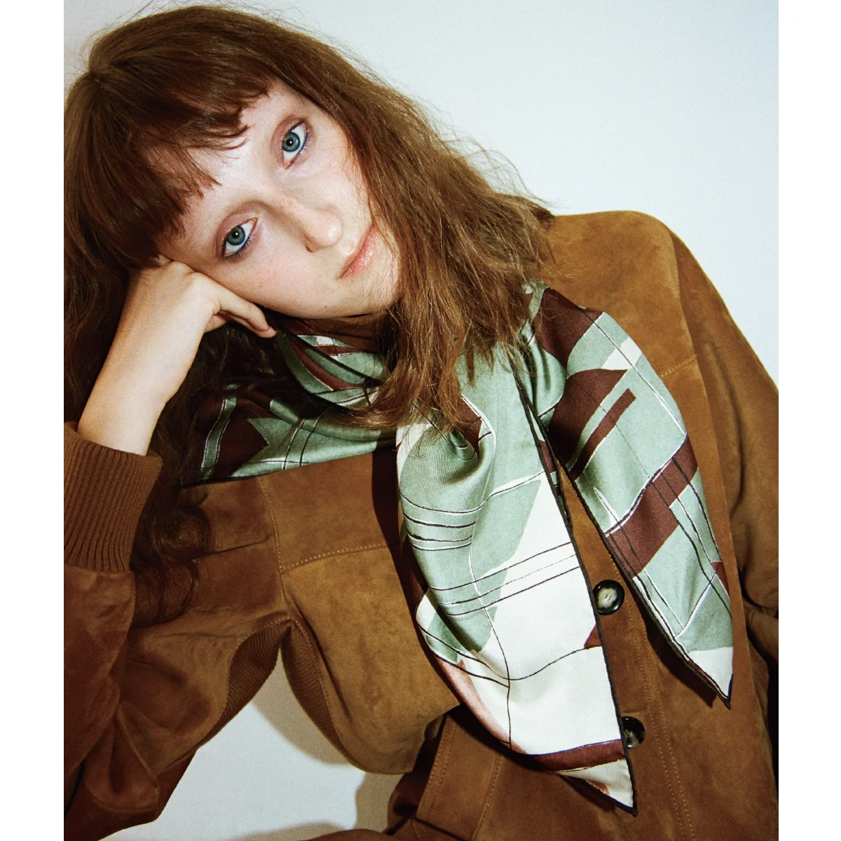 2025年の最旬アイテム、【スカーフ】のモードな取り入れ方をレクチャー！