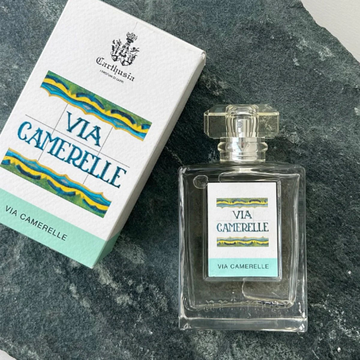 初夏にぴったり。ウッド系香水の正解は、【カルトゥージア】の「ヴィア カメレーレ」！