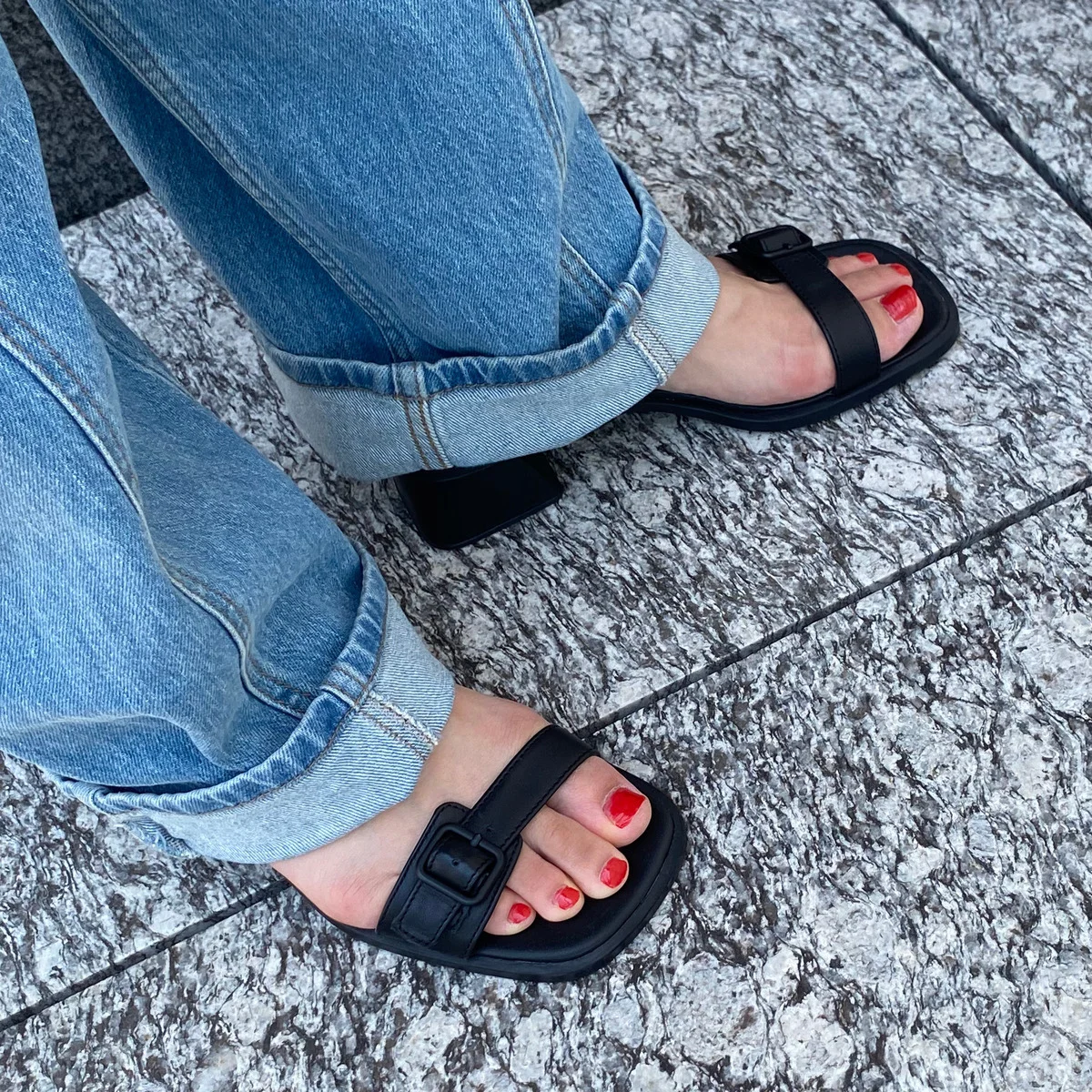 【カンペール】5cmヒールの安定感バッチリサンダルで、夏もレディに。#深夜のこっそり話 #2255