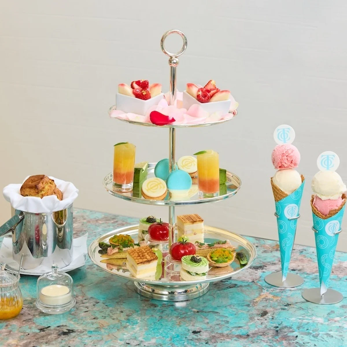 【ティファニー】で世界一美しいキュウリサンドを！ 「Blue Box Café by Natsuko Shoji」に1周年記念アフタヌーンティーと季節限定が登場