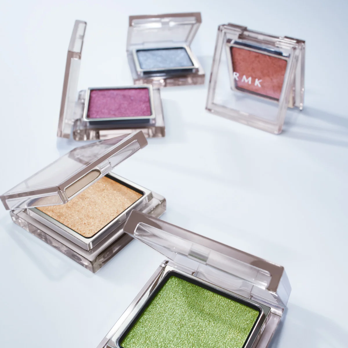 【RMK】まぶたに夏の高揚感を。ハイスパークル質感のアイシャドウに限定色が登場！