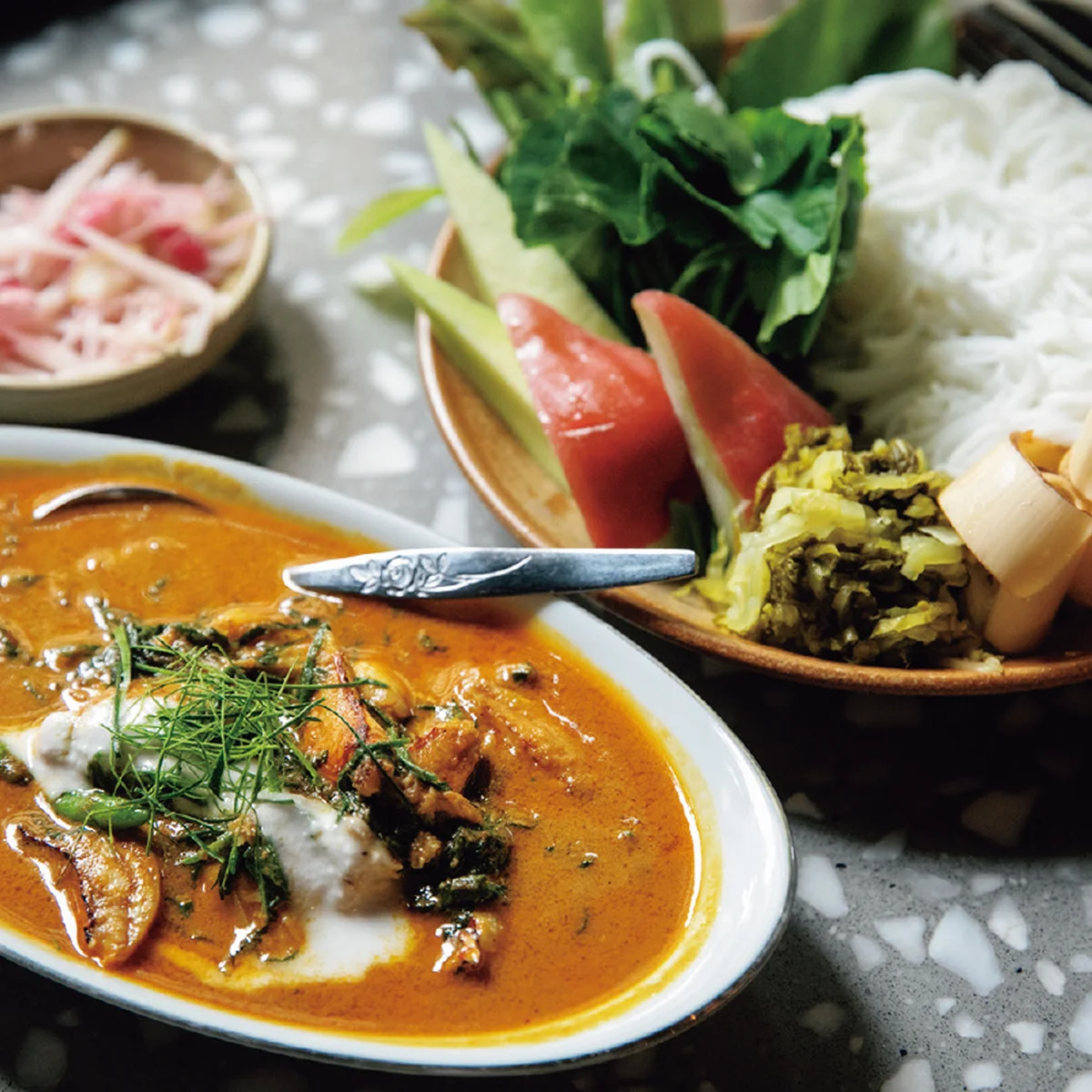 仲間と一緒が楽しい、新・家庭料理【タイ・バンコクのおすすめグルメ】