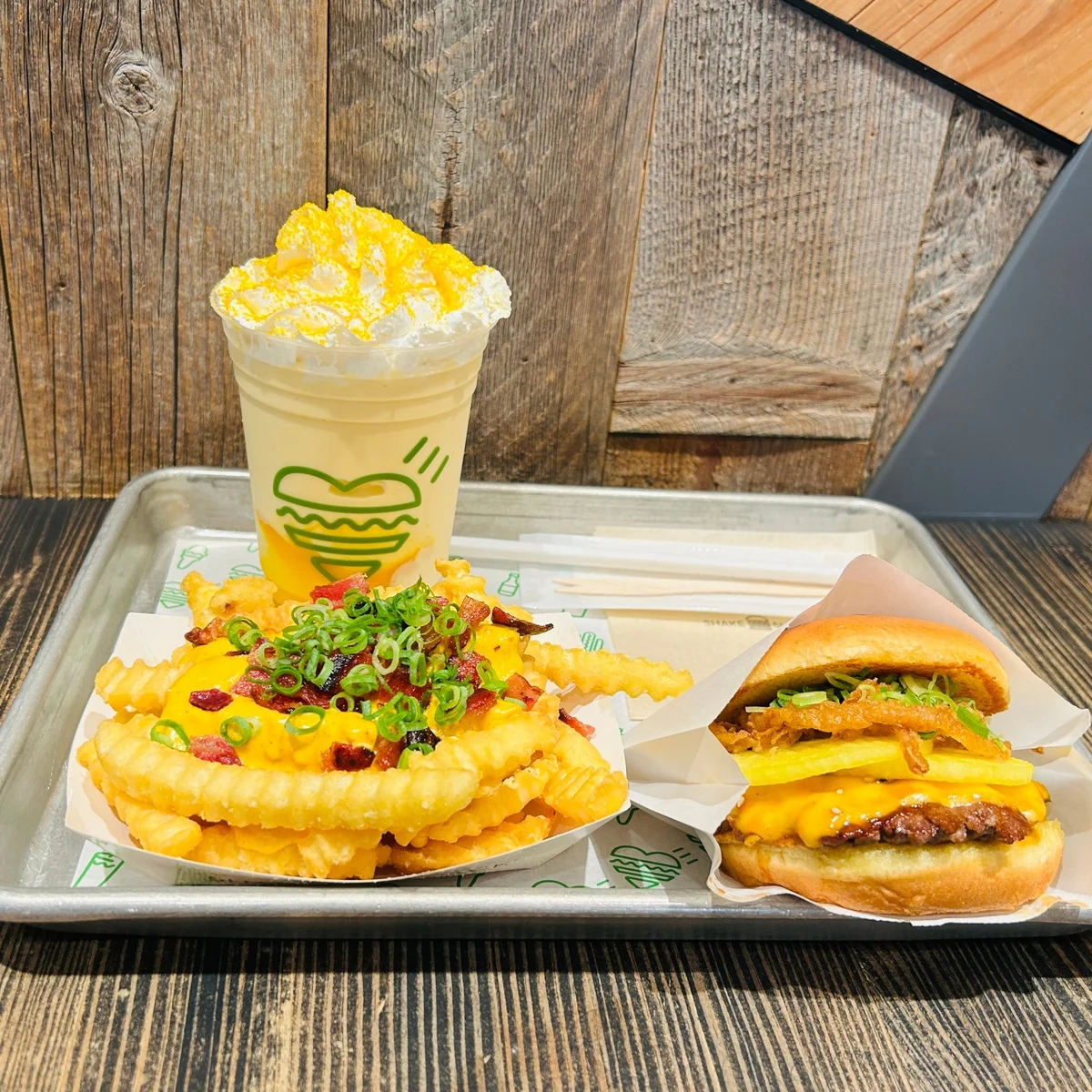 猛暑でも食欲を止めるな！【SHAKE SHACK（シェイクシャック）×HUMAN MADE】の限定コラボ
