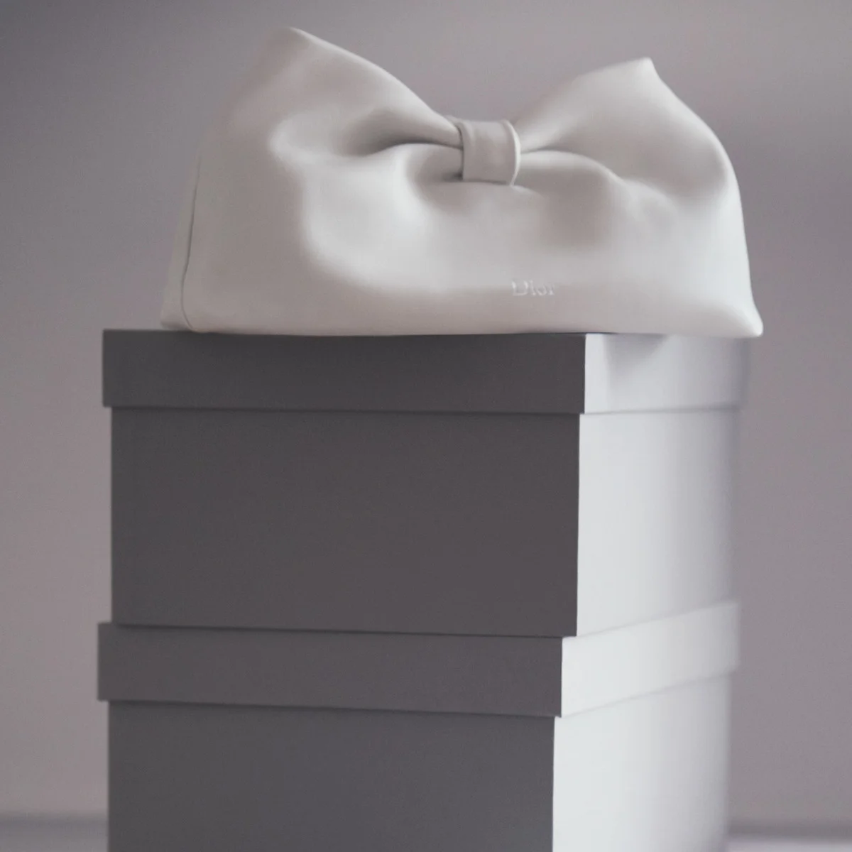 【ディオール】より、リボン型の新作バッグ「ディオール ボウ」が登場