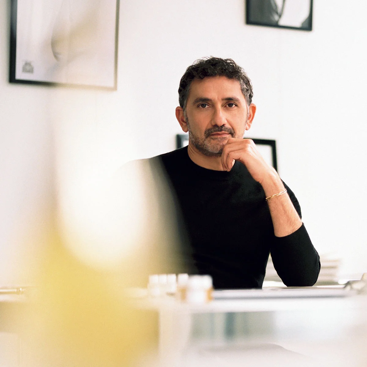 【香水】フランシス・クルジャンがリアーナから着想した「現代の官能性」とは？ ディオールから「ジャドール インテンス」誕生。