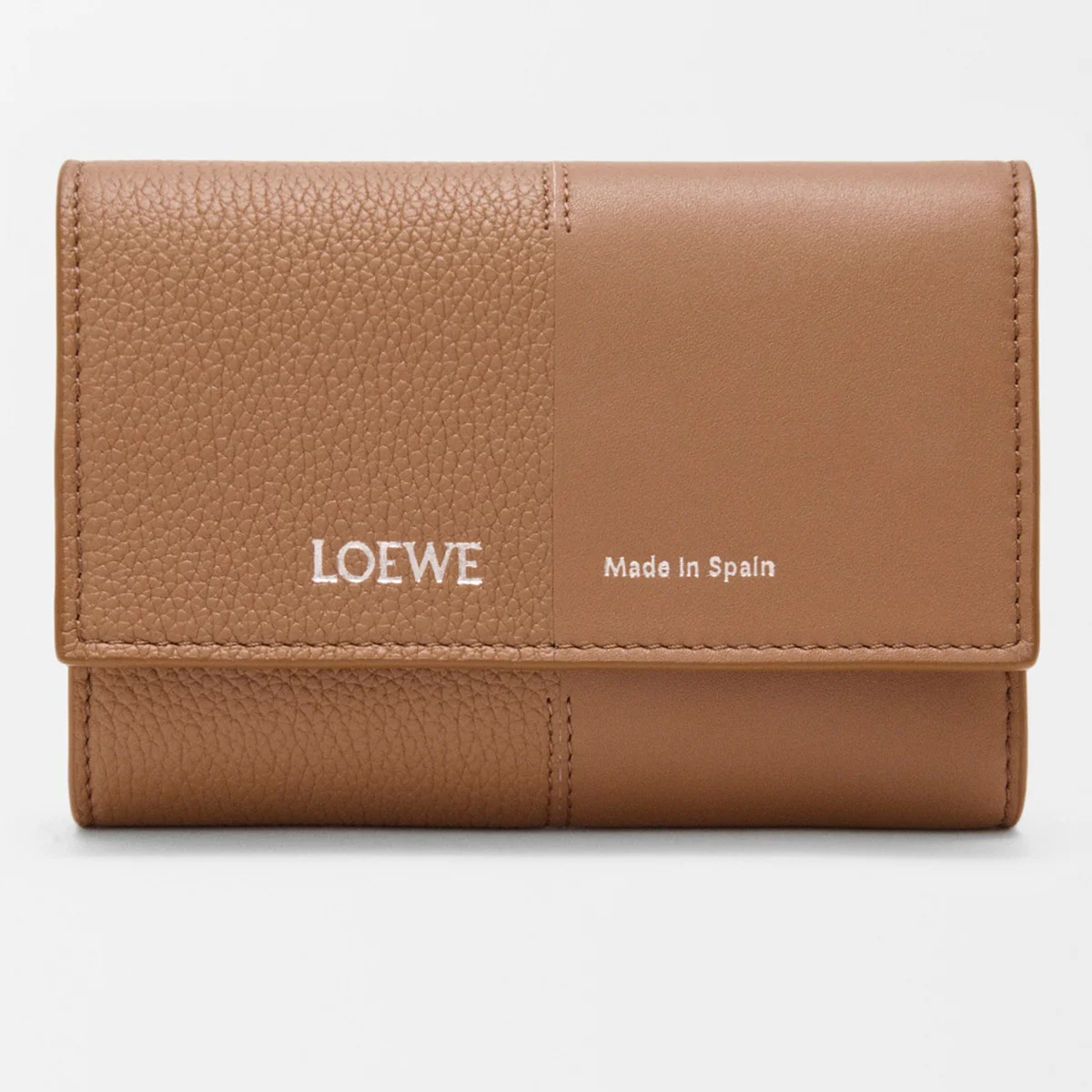 【ロエベ】遊び心とクラフツマンシップが光る、三つ折り財布