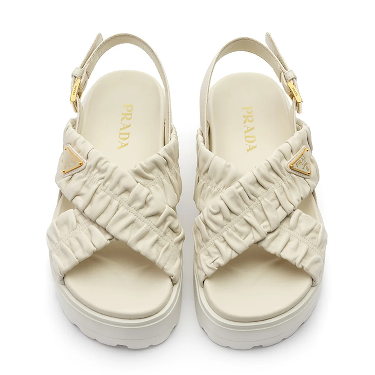 【プラダ】から日本限定のフラットサンダルが発売! 上品なマテラッセモチーフが魅力