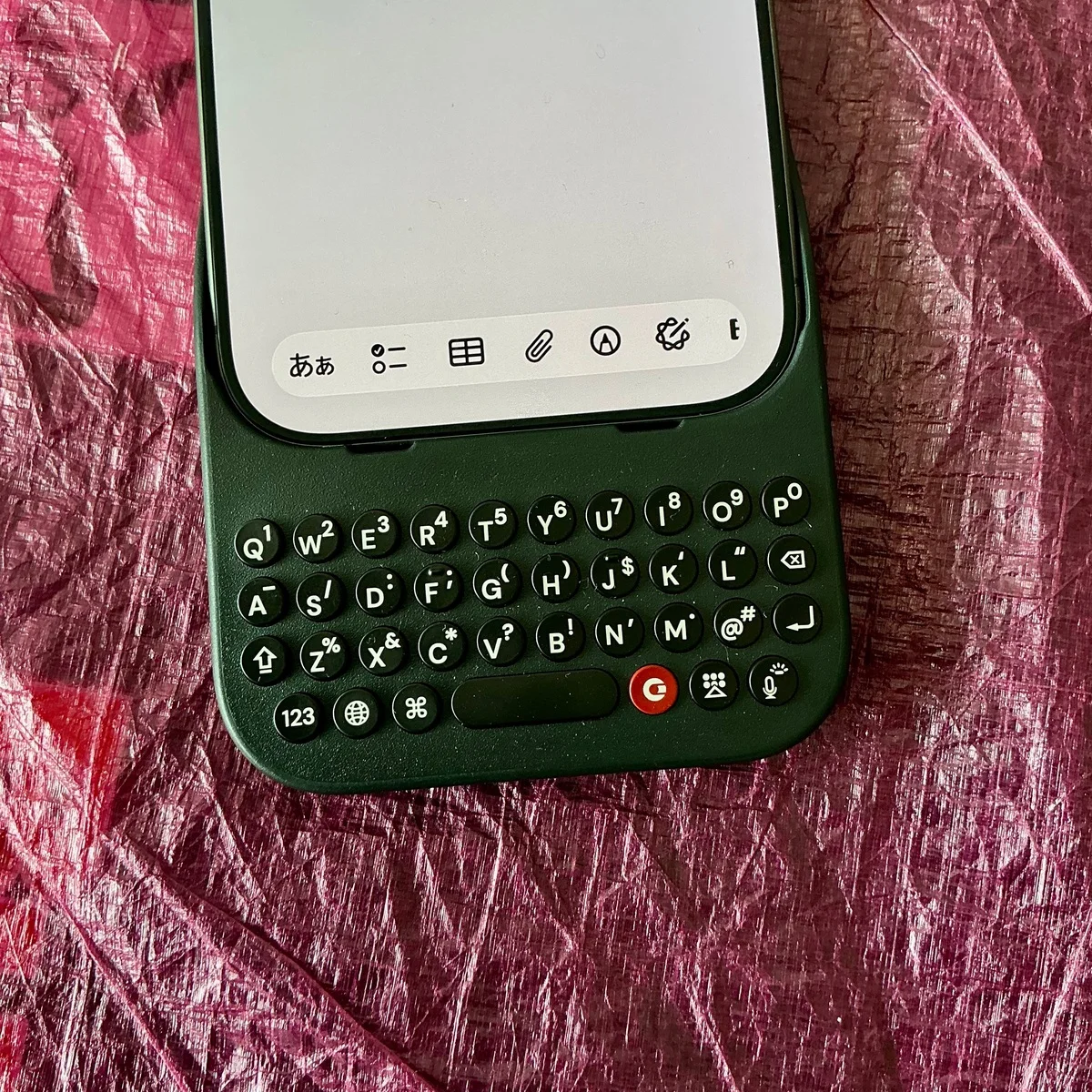 【Clicks】のキーボードケースでiPhoneをブラックベリー化するぞ