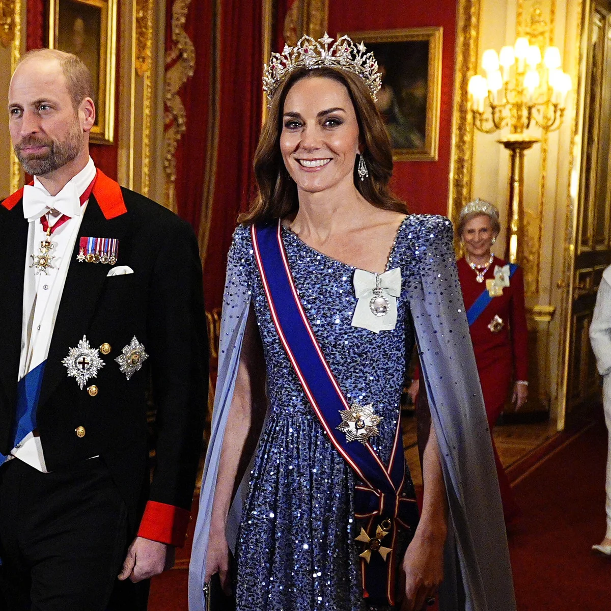 キャサリン皇太子妃、2,600個のダイヤモンドがちりばめられた家宝のティアラを初めて着用。ウィリアム皇太子は憧れの元祖スーパーモデルと再会か