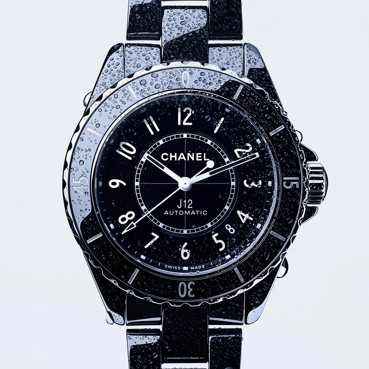 【シャネル】のアイコンウォッチ「J12」。メゾンの冒険精神が息づく唯一無二のタイムピース