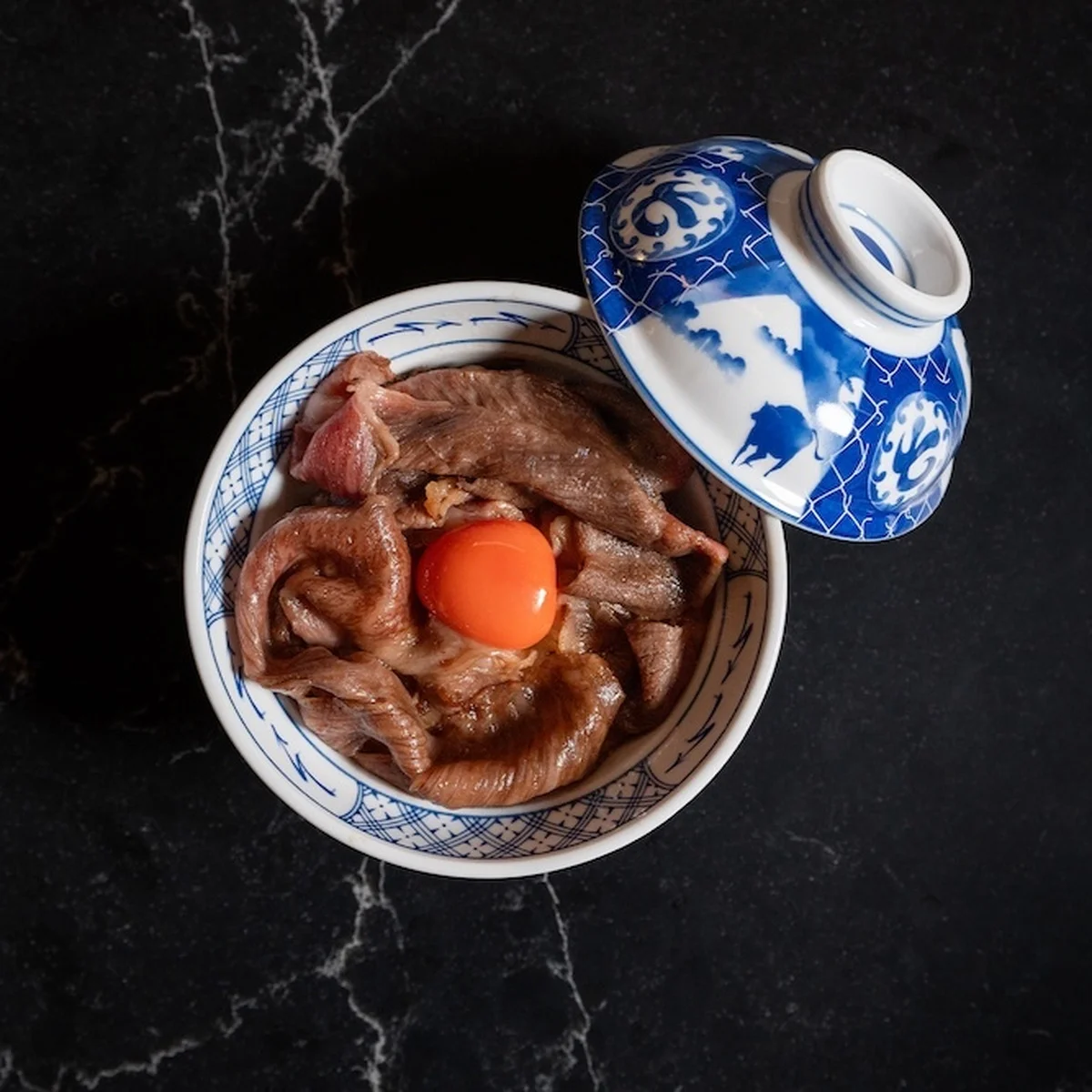 【ニュウマン高輪 MIMURE】和牛専門の牛丼レストラン「牛丼 㐂㐂屋」がオープン。スタイリッシュな空間で究極の牛丼を堪能