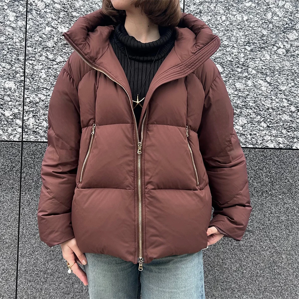 ボディラインを美しく魅せるダウンは、【タトラス】にあり