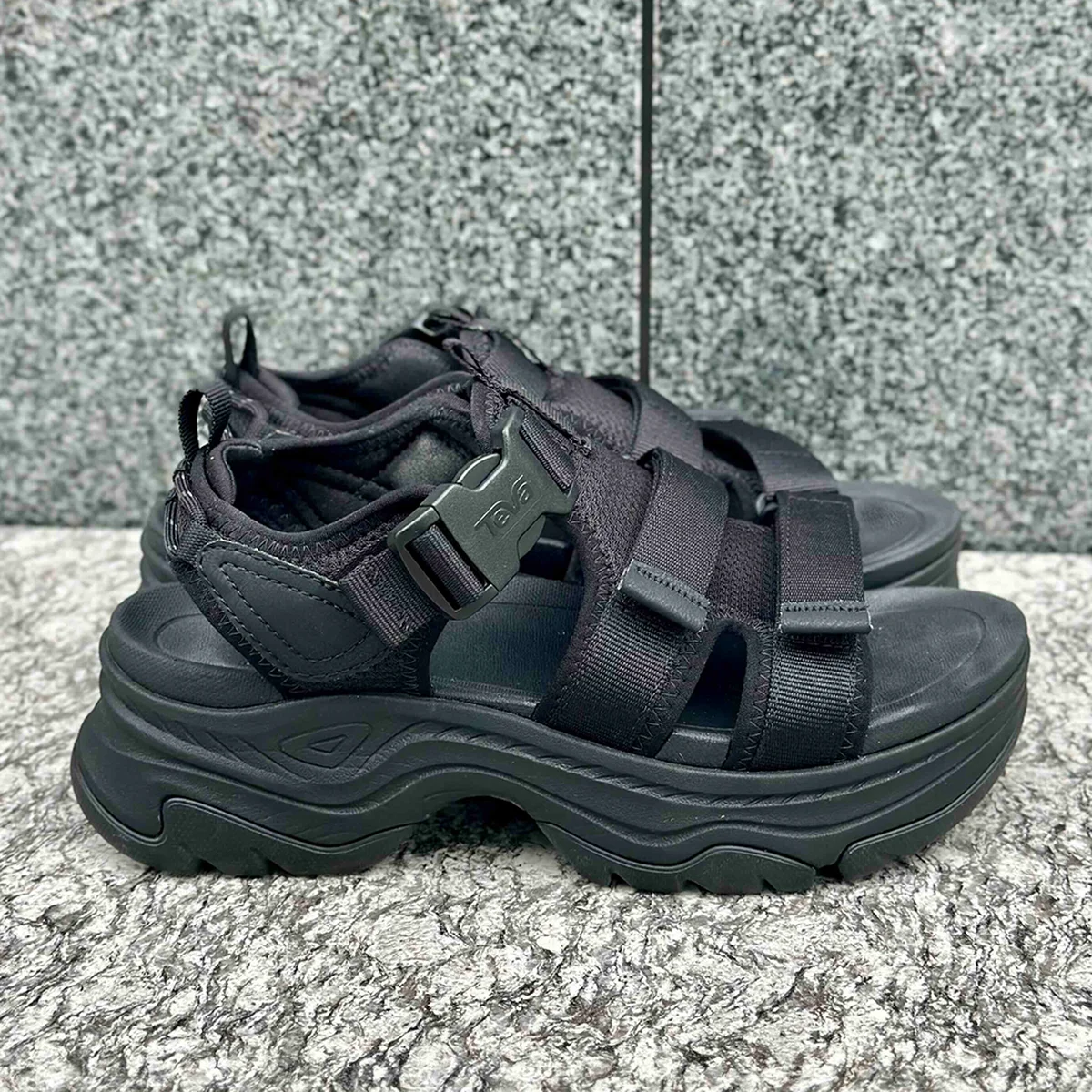 こんなスポーツサンダルが欲しかった。【Teva®（テバ）】の厚底サンダルをこの夏ヘビロテ中 #深夜のこっそり話 #2269