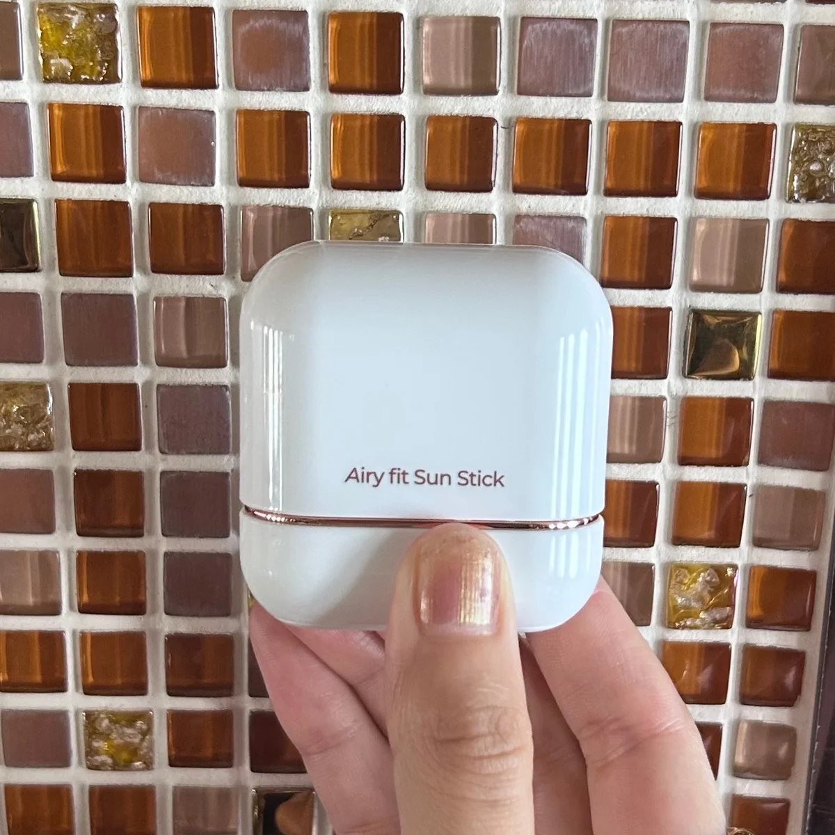 Air Podsサイズの日焼け止めは塗り直しに最適！　【KAHI】のサンスティック