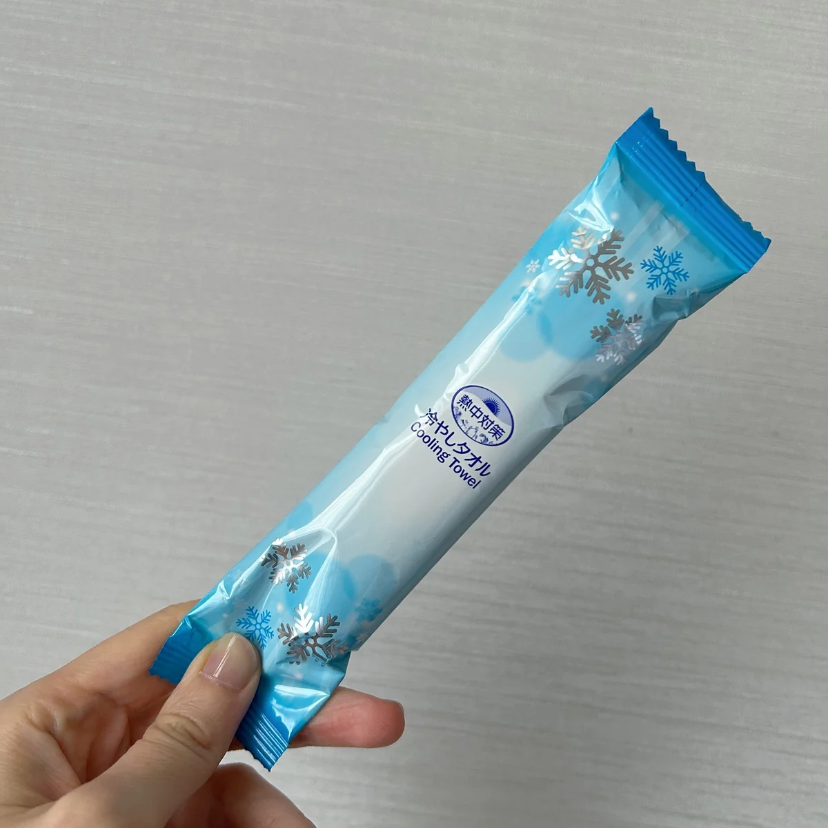 夏場のロケの相棒に【小林製薬】の冷やしタオル