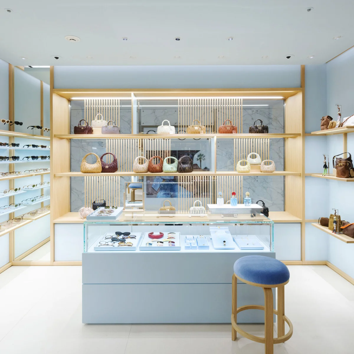 【ミュウミュウ】が松屋銀座店をリニューアル。人気バッグの新作など、2025年秋冬コレクションも豊富にラインナップ