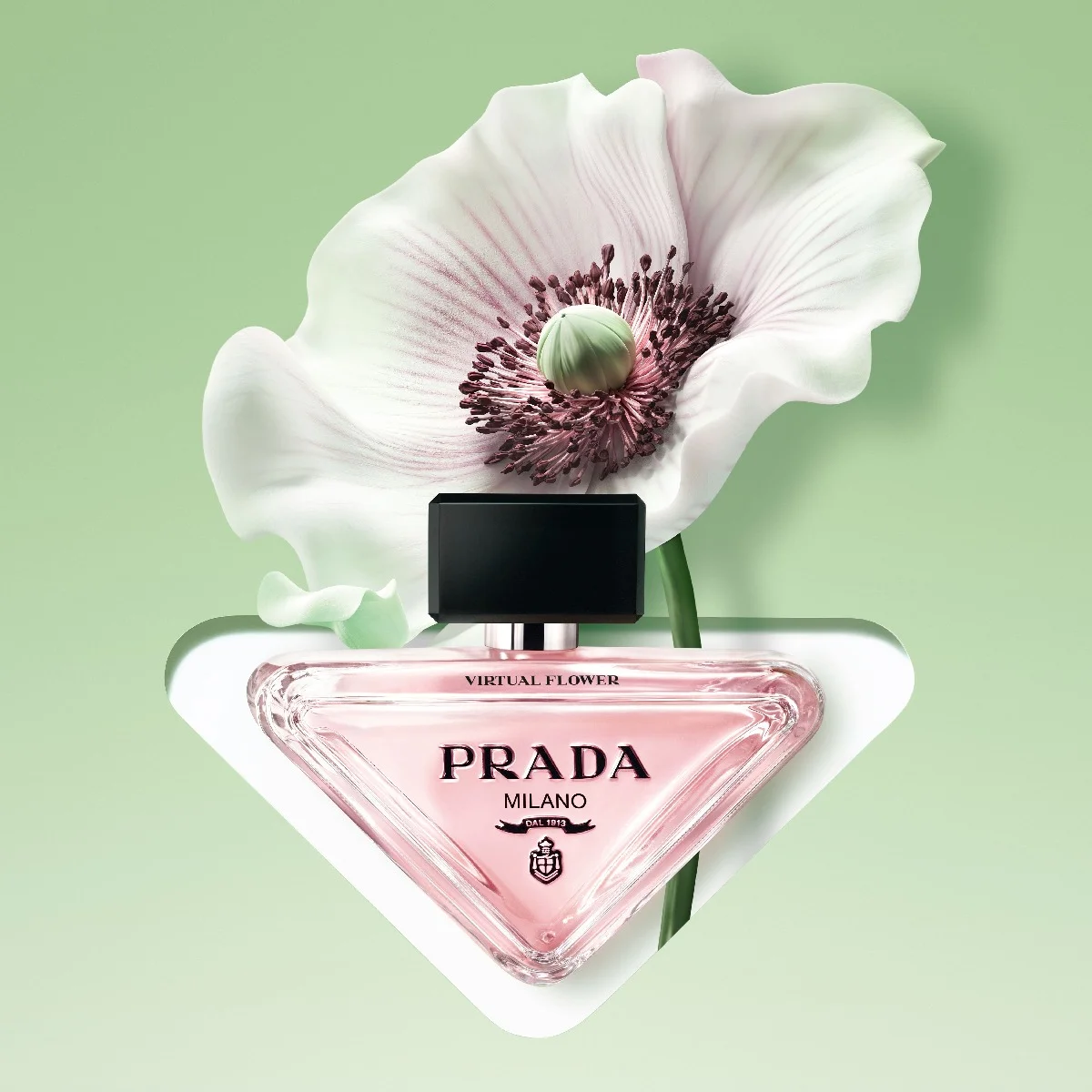 【プラダ ビューティ】“花の香り”を再定義。人間と人工知能で生み出した、ブランド独自のフローラルノート