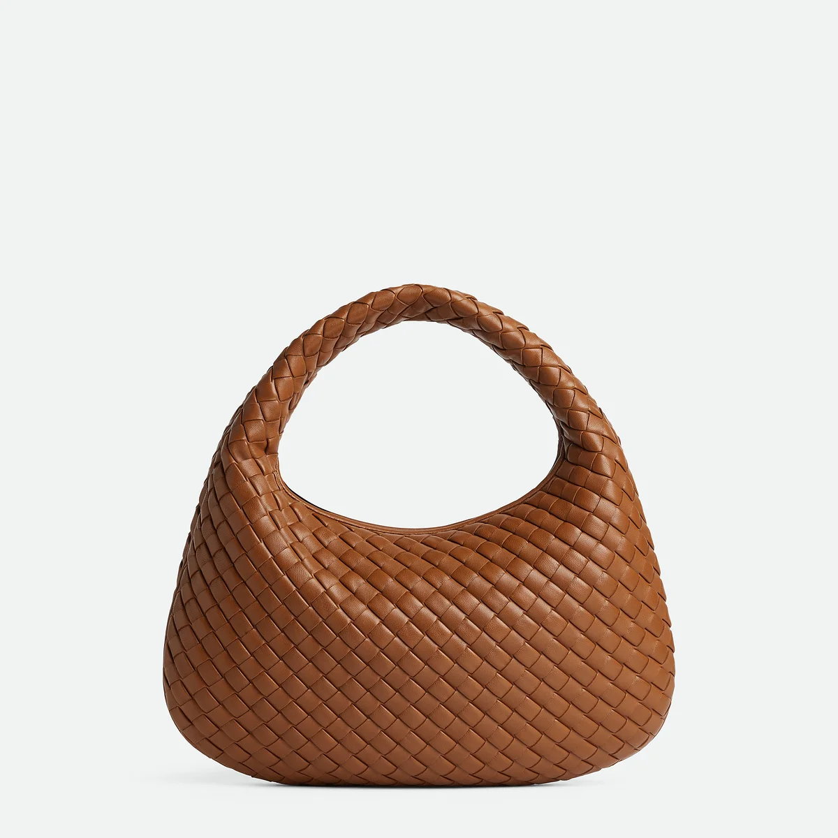 【ボッテガ・ヴェネタ】から新作バッグ「ヴェネタ」が登場！ アーカイブを再構築したデザインに注目