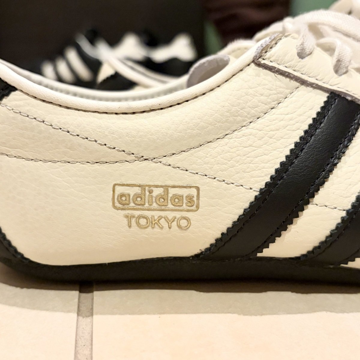 秋冬に履きたいスニーカーは【アディダスのトーキョー】だ！
