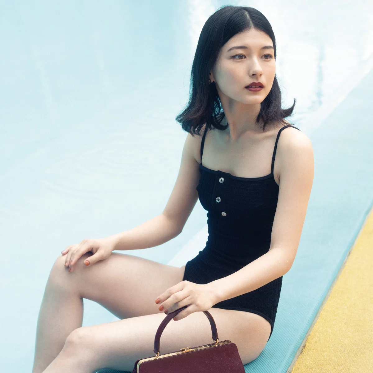 向田邦子さんのおしゃれの流儀。唯一無二のスタイルを紐解く