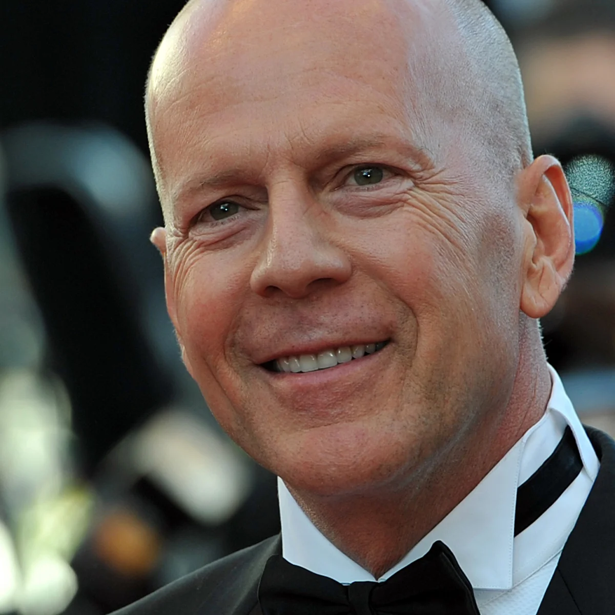 デミ・ムーア、71歳の誕生日を迎えた元夫のブルース・ウィリスを祝福。現妻エマ・ヘミングは新たに慈善団体を設立したことを明かす