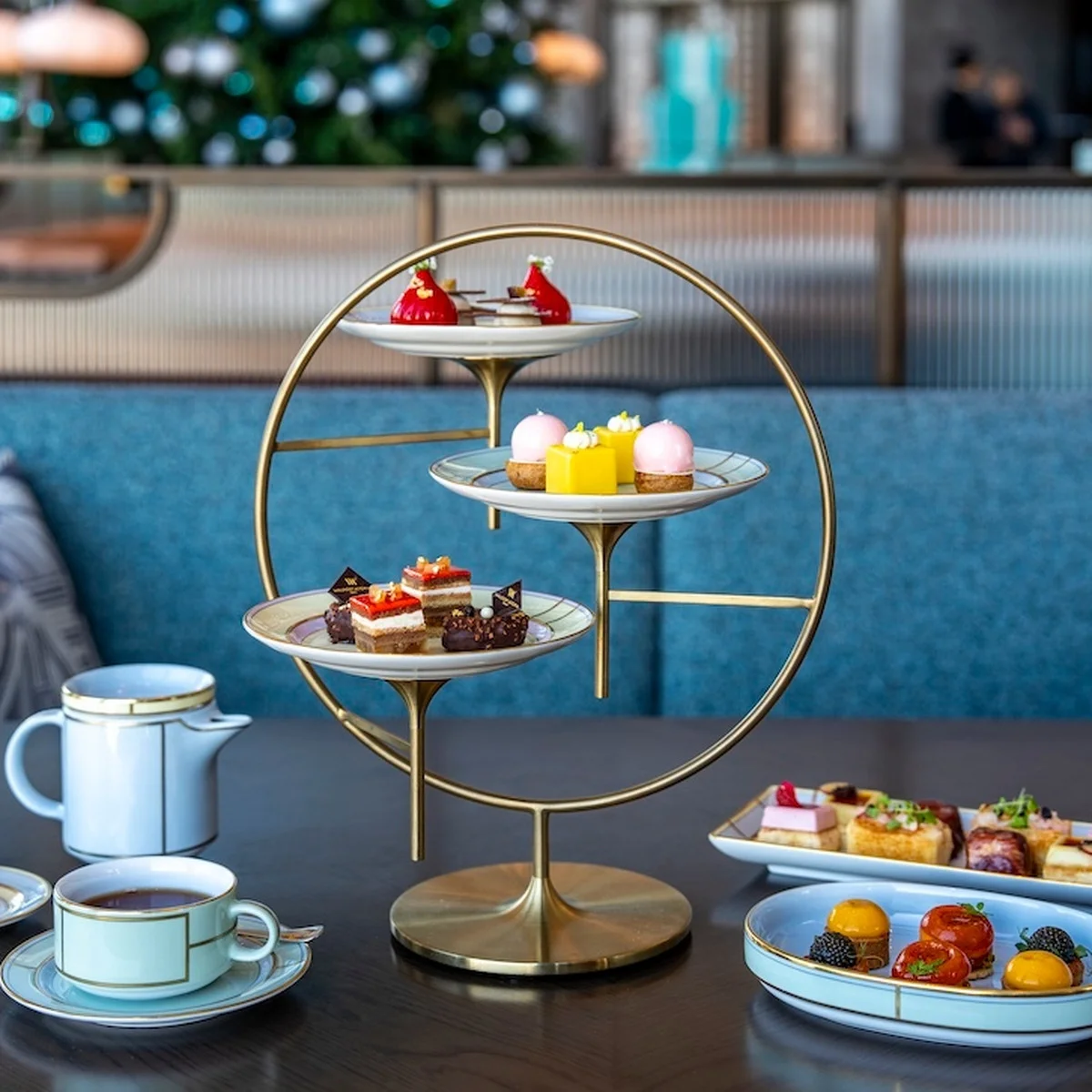 NYが結ぶ絆！【#ティファニー 】と【​​#ウォルドーフ・アストリア大阪  】が特別なホリデーコラボレーション！ ティファニー ツリーのある空間でスペシャルなアフタヌーンティーを 