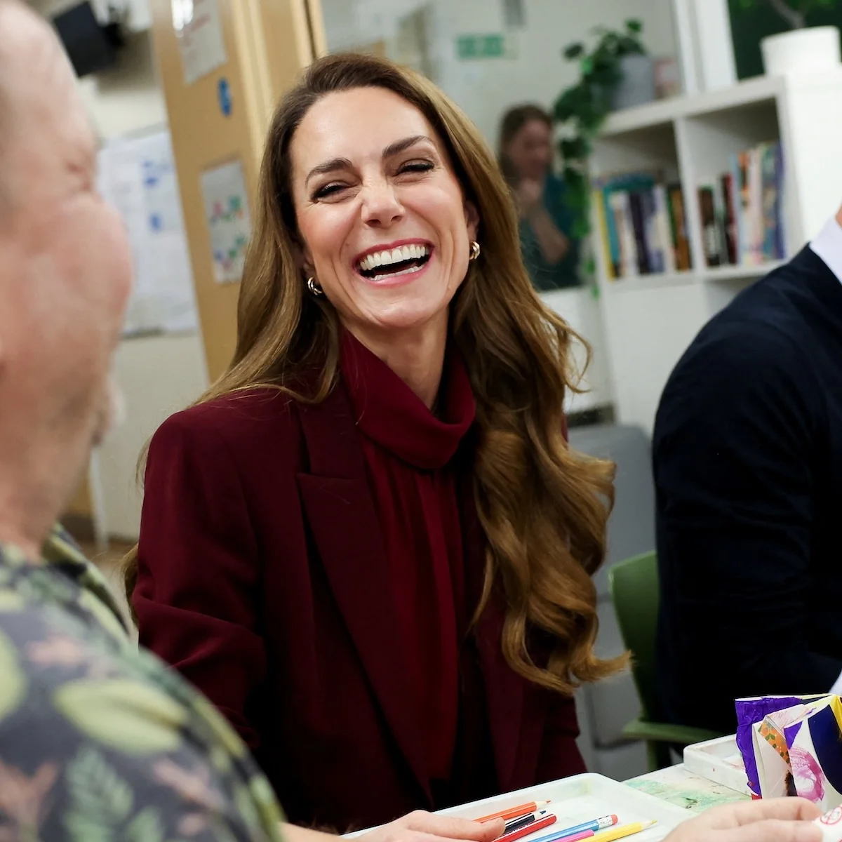 祝44歳！ キャサリン皇太子妃、森で撮影した「母なる自然」を語る動画を投稿！ 2026年初公務では、ボルドー色の洗練されたパンツスーツ姿で病院をサプライズ訪問した際の「称号」に関するエピソードが話題に