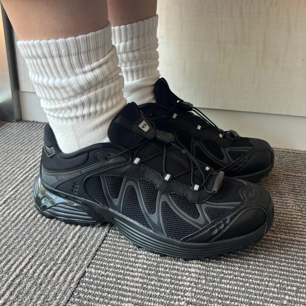  【サロモン】の新作、「XT-WHISPER」をエディターが試着レビュー。初夏の装いを決める、モードなスニーカーを手に入れて