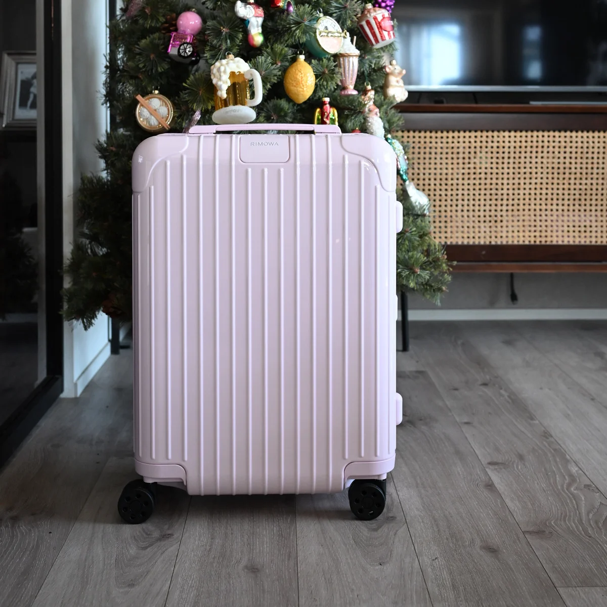 機内持ち込み可能！ 【リモワ】のスーツケースの限定色、バレリーナピンクを迎えました