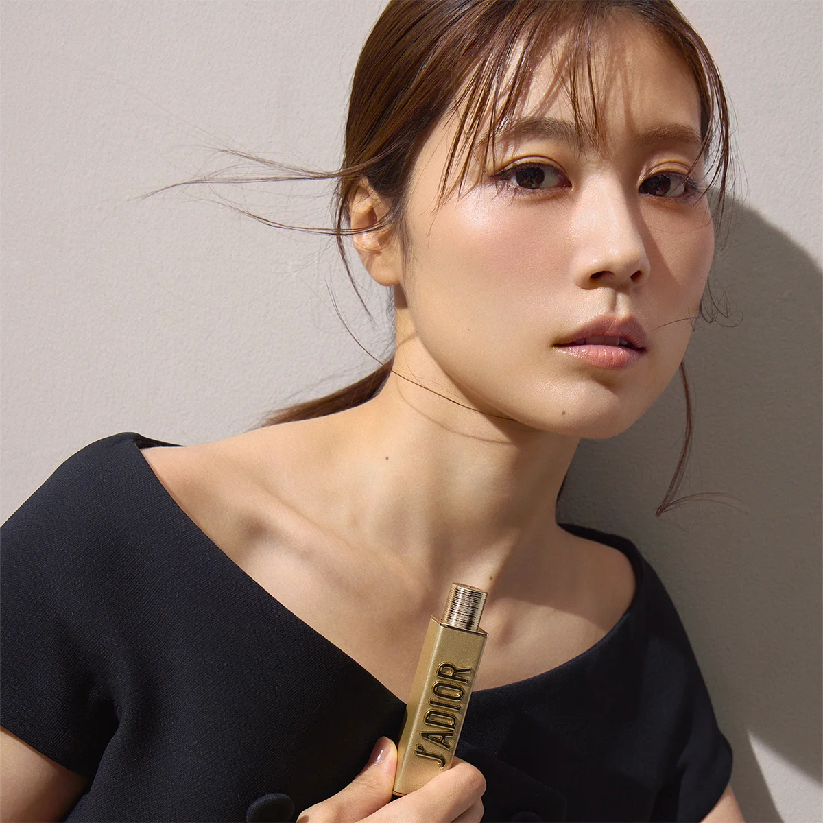“光り輝く香り”を有村架純が手にしたら
