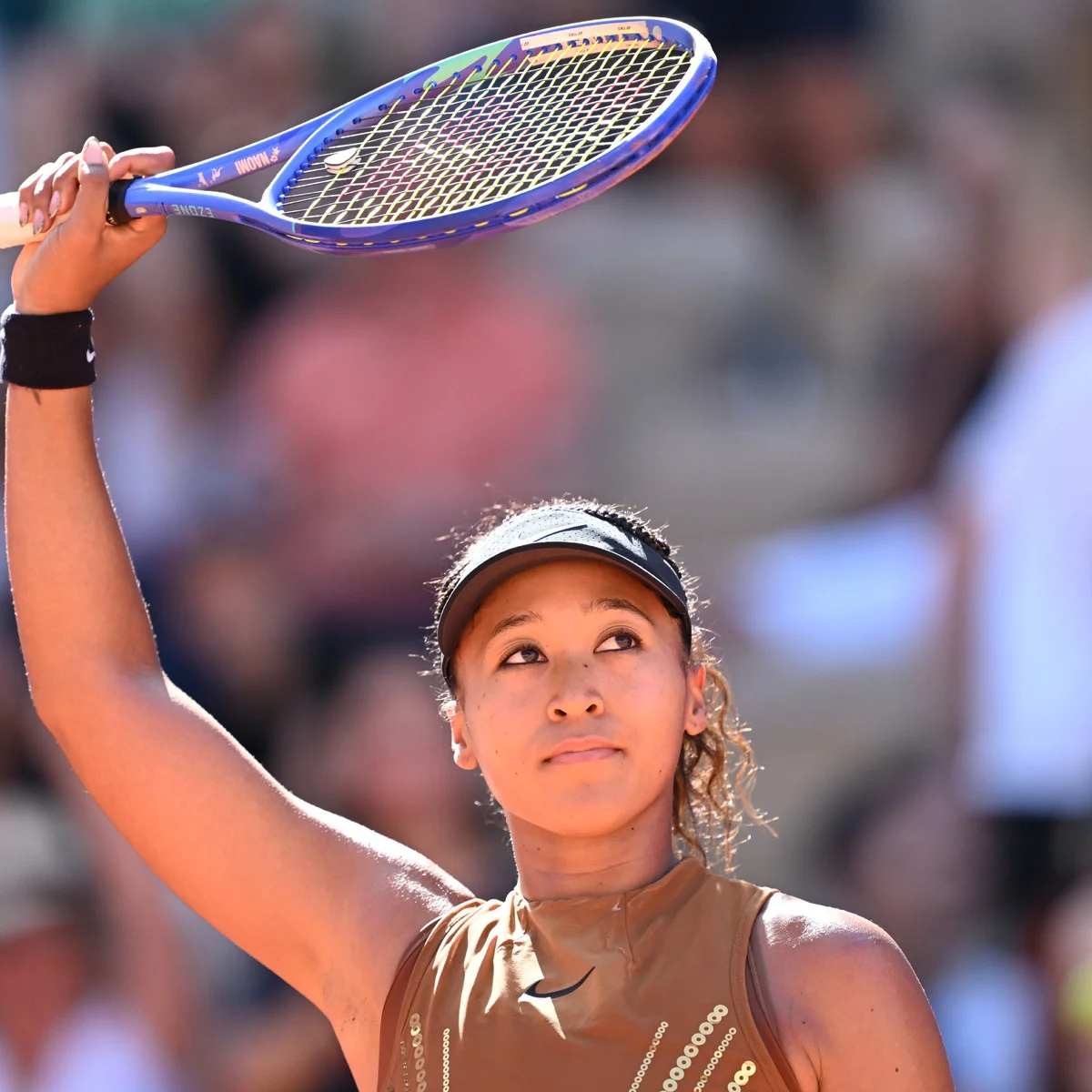 大坂なおみ選手、全仏テニス入場ルックが話題　“夜のエッフェル塔”のよう！ 4回戦は世界1位に惜敗  