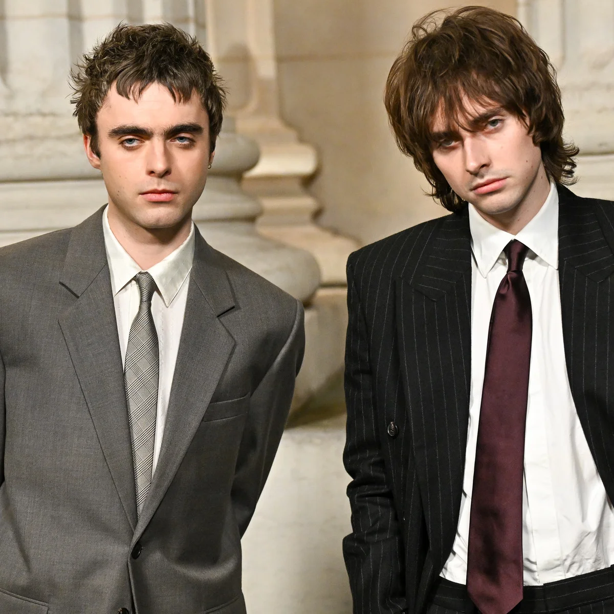 オアシス、リアム・ギャラガーのイケメン息子たちが「若かりし頃の父親にそっくり」と話題。ファッションシーンでも人気に！