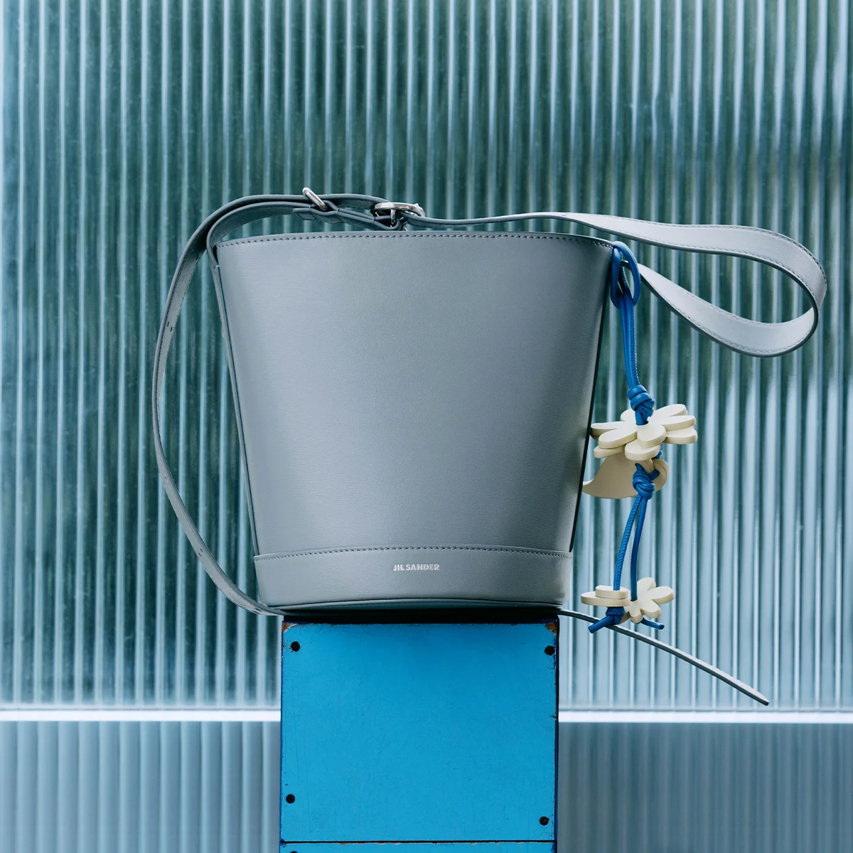 JIL SANDER、幸せを紡ぐレザーグッズ