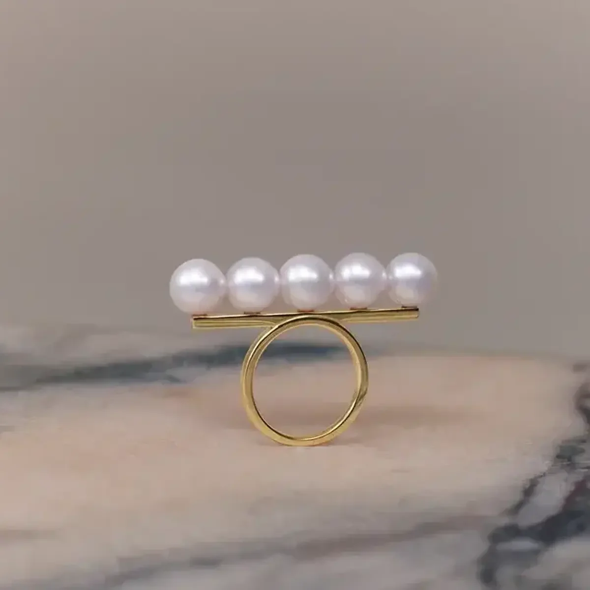 【TASAKI】の「バランス」、【レポシ】の「ベルベル」etc. グラフィカルな魅力の名品ジュエリー3選
