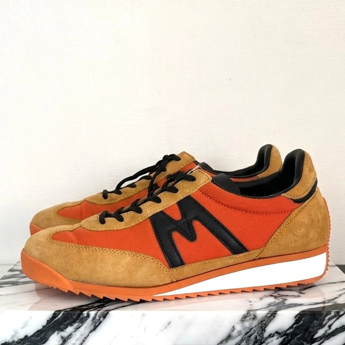 【カルフ】旬なムードを呼び込む、究極の差し色スニーカー「メスタリ」と出合った話