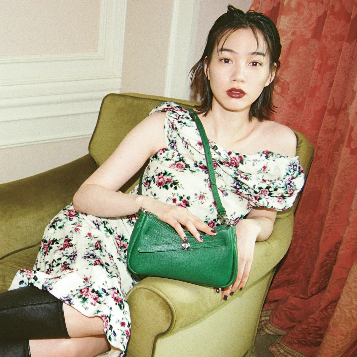 パーティにも日常にも。のんが魅せるトリー バーチ