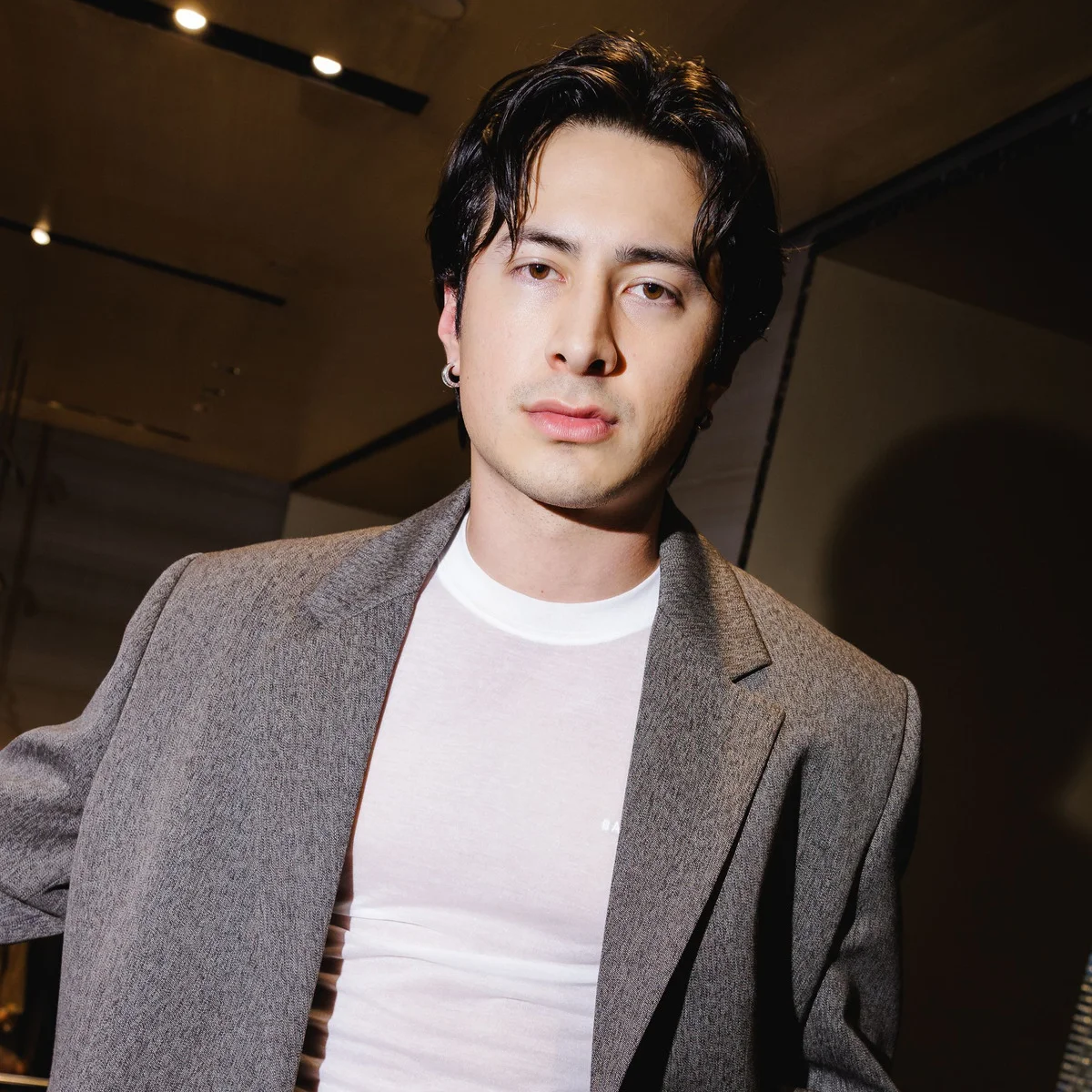 大ヒットBLドラマ『ヒーテッド・ライバルリー』の主演俳優、パリで“サイン転売業者”の待ち伏せに激怒！