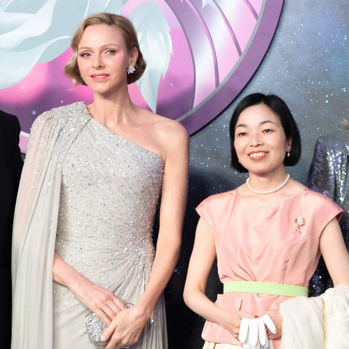 彬子女王殿下とモナコ・シャルレーヌ公妃のツーショットが世界で話題沸騰！ ダイアナ元妃の姪キティ・スペンサーも出席した華麗なる舞踏会の洗練ルックも注目の的に