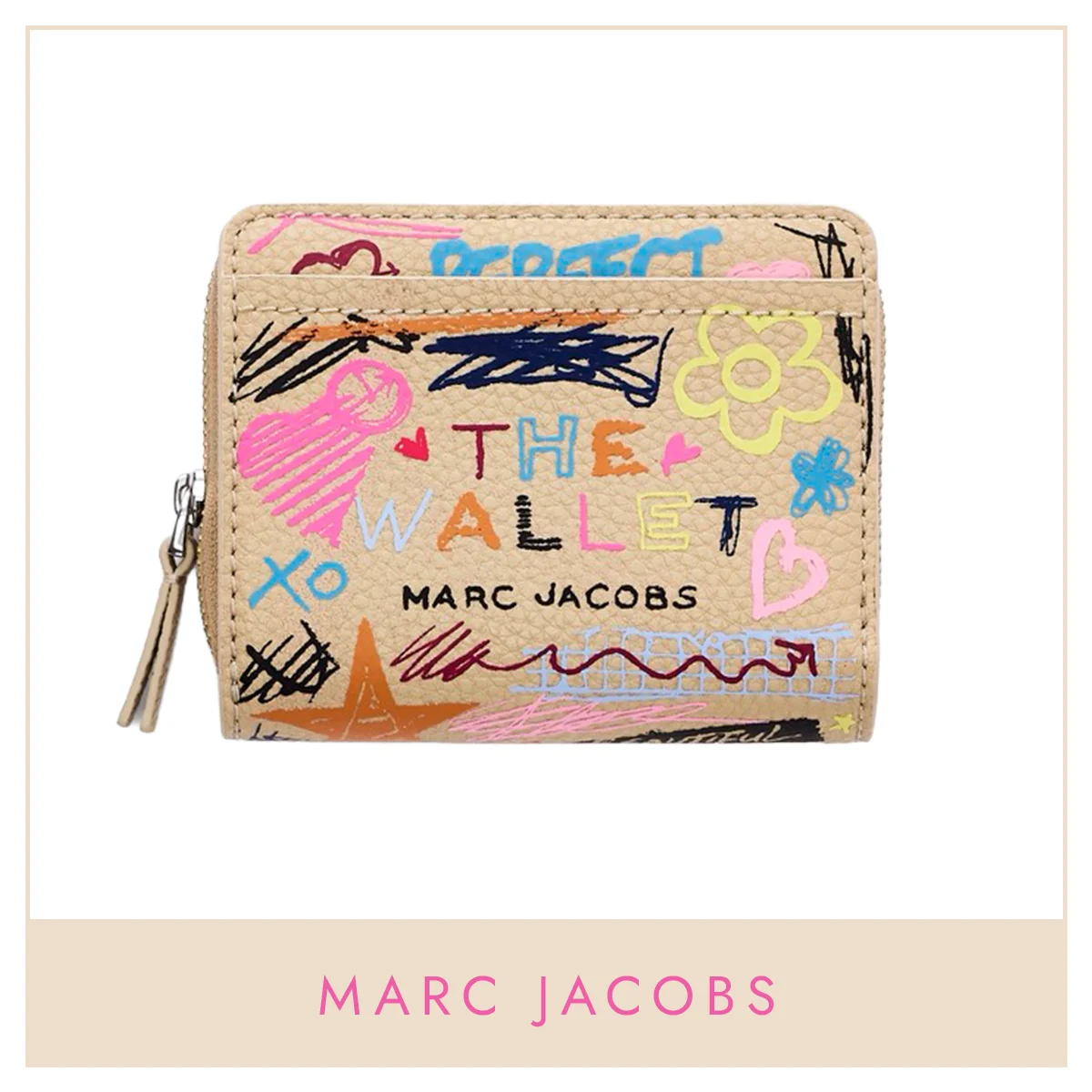 【マーク ジェイコブス】の財布。タトゥープリントで、日常にパンキッシュな遊び心を携えて