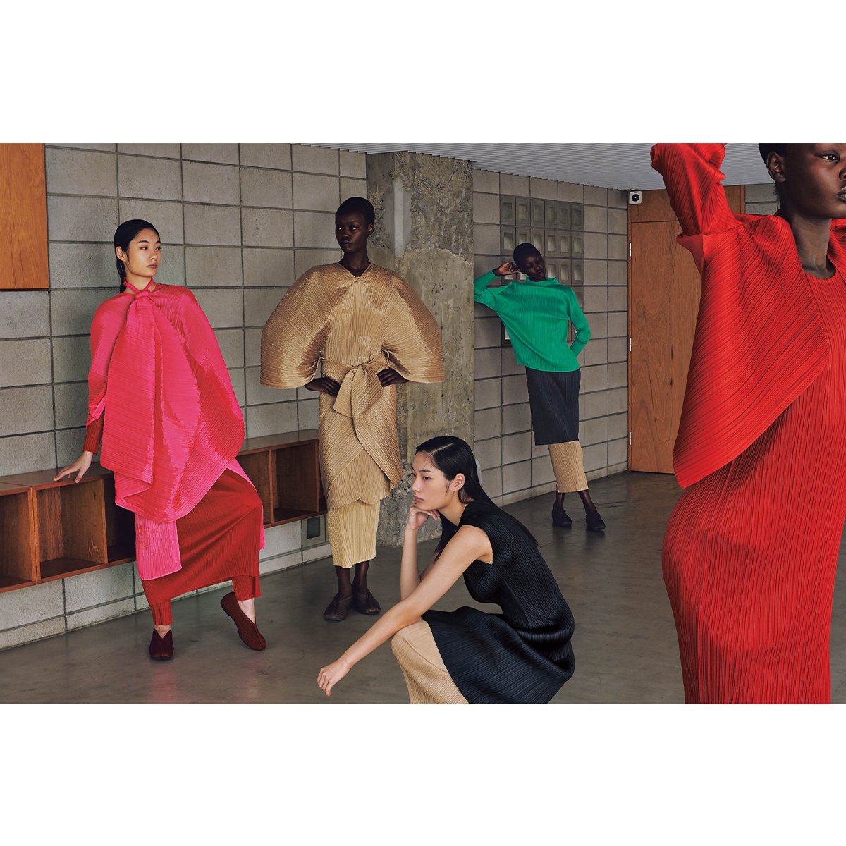 PLEATS PLEASE ISSEY MIYAKE　新しい色、新しい私